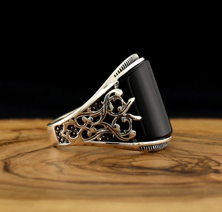 Vintage Business Men's Black Oil Drop Carved Totem Ring Detail