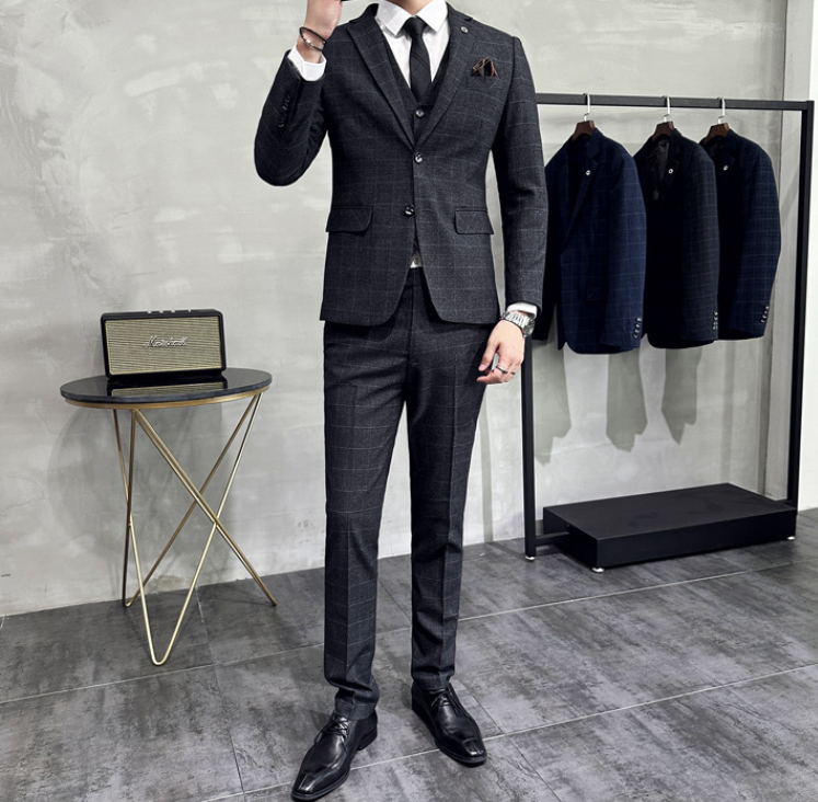 Men's Suit Image 7
