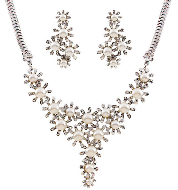 Bloemen korte ketting detail