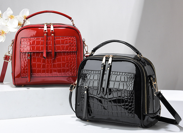 Hand-Held Woven Bag Image 2