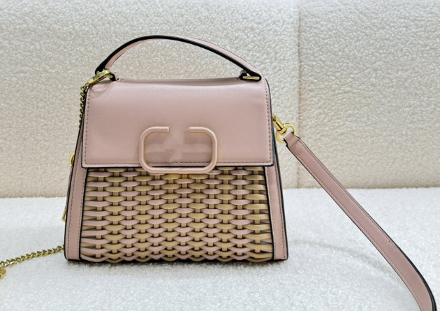 Houndstooth Woven Crossbody Bag - Side Angle