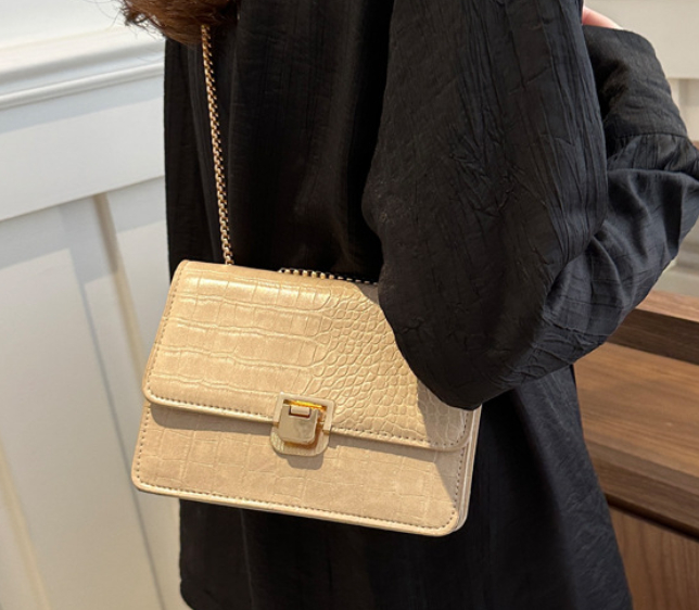 Pattern Baguette One-shoulder Bag - Image 4