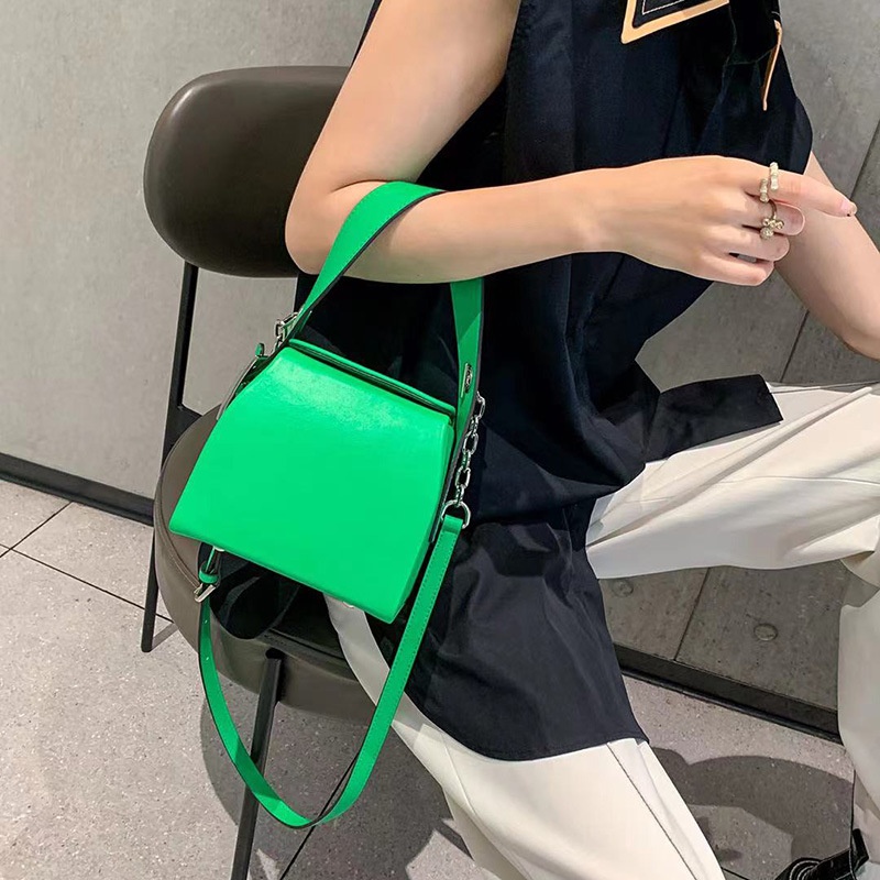 Street Hand Chain Bag