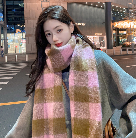 Stylish Plaid Scarf