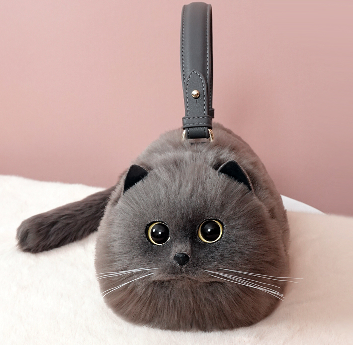 Amazingly real fluffy cat handbag image