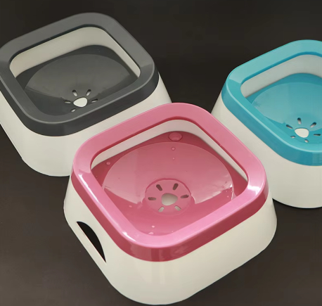 Anti-splash Water Bowl in Use