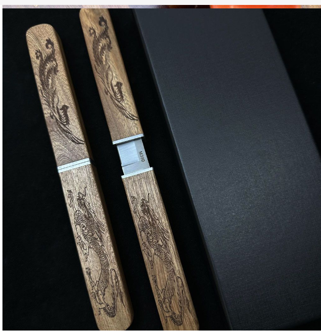 Double-bladed fruit knife