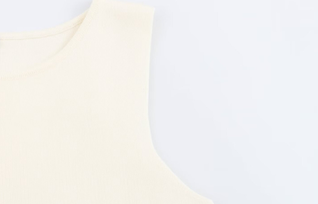 Fashionable and simple gold single-breasted knitted vest top