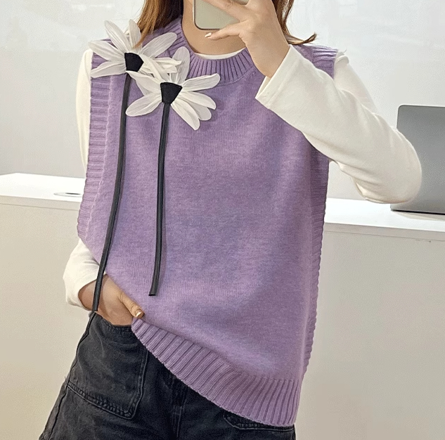 Wear sweaters and campanels in autumn and winter