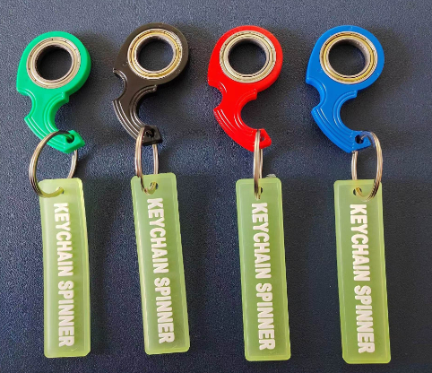 Fingertip rotation decompression keychain