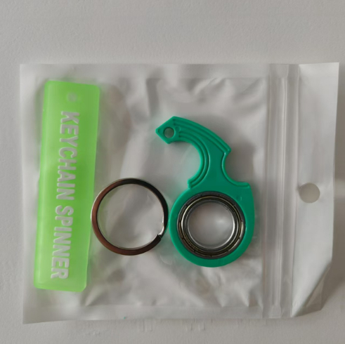 Fingertip rotation decompression keychain
