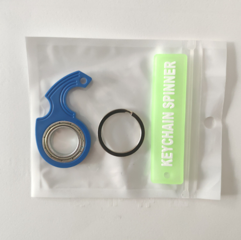 Fingertip rotation decompression keychain