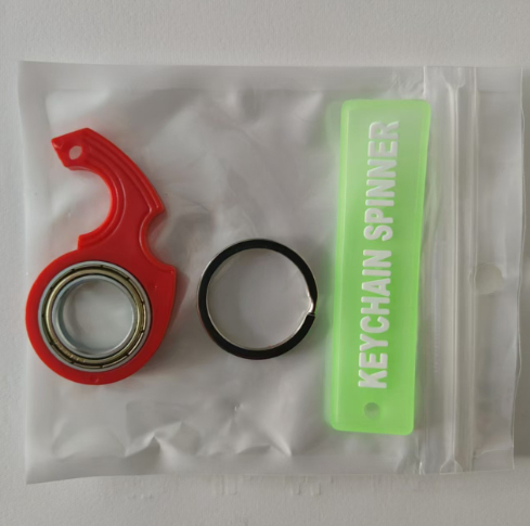 Fingertip rotation decompression keychain