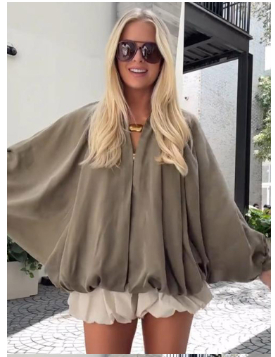 Solid color zipper jacket