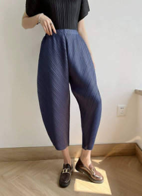 Wrinkled pants, women's banana pants, fashionable and versatile, pleated pants, comfortable and casual, loose and wide leg pants, 9% KK, niche