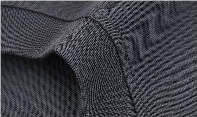 Solid-color short-sleeved shirt