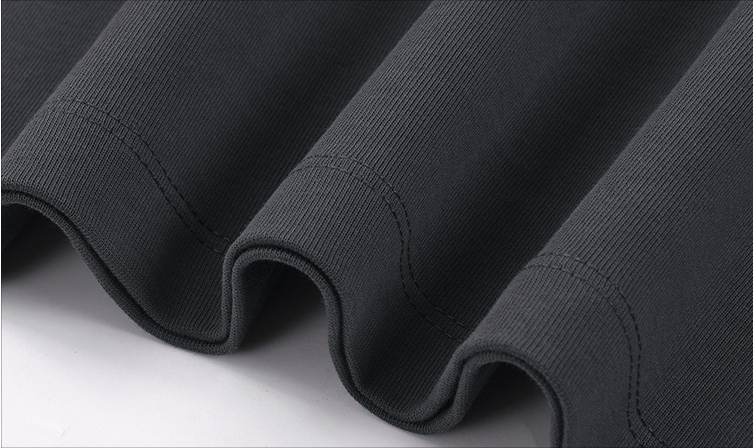 Solid-color short-sleeved shirt