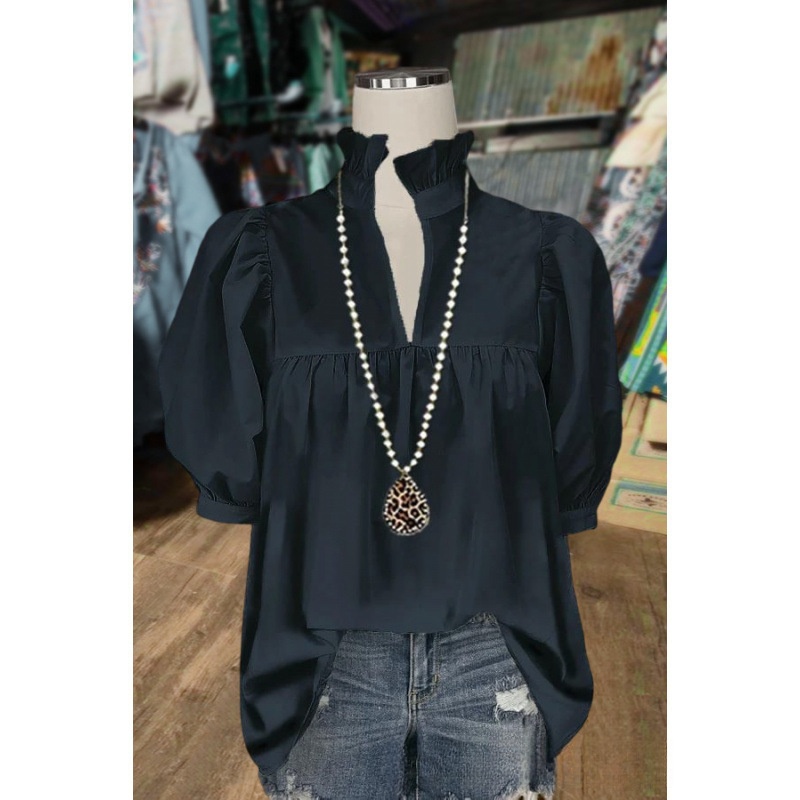 High collar and mid-sleeve shirt