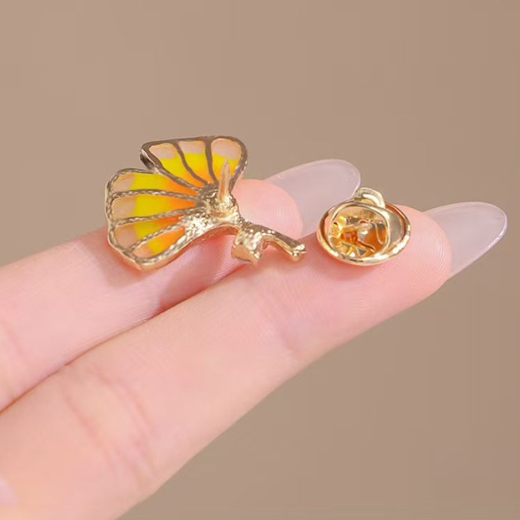 Vintage maple leaf brooch for women, leaf anti-glare pin, collar fixed corsage, suit accessories