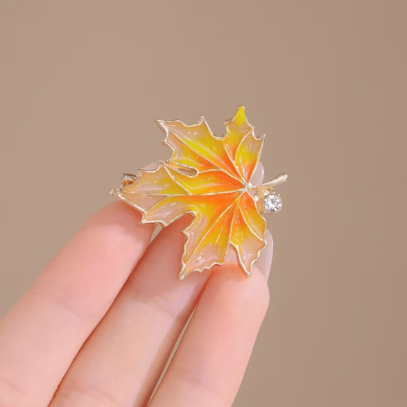 Vintage maple leaf brooch for women, leaf anti-glare pin, collar fixed corsage, suit accessories image