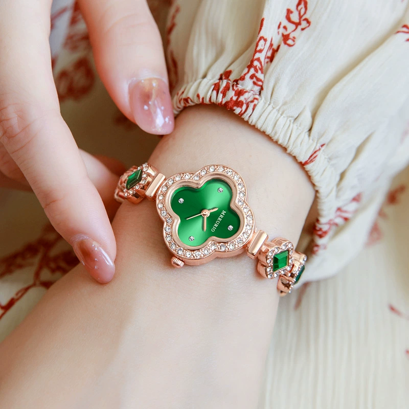 Fashionable four-leaf clover bracelet quartz watch image