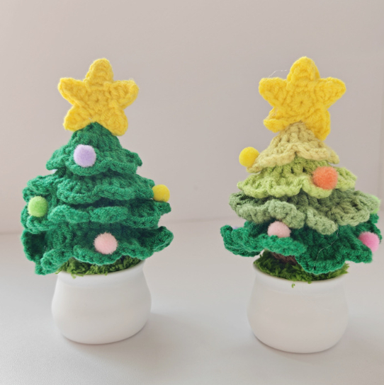 Hand-crocheted Christmas trees, yarn potted plants, mall decorations, night market stall decorations, desktop ornaments, small gifts