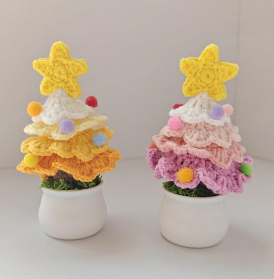 Hand-crocheted Christmas trees, yarn potted plants, mall decorations, night market stall decorations, desktop ornaments, small gifts