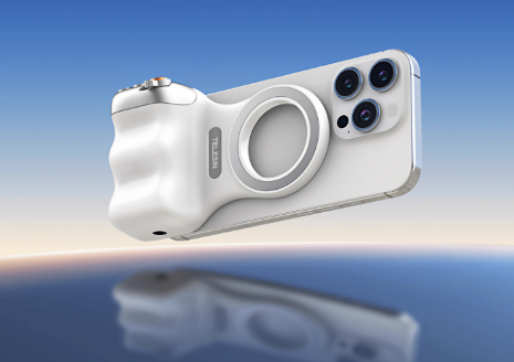 Magnetic assisted racket image