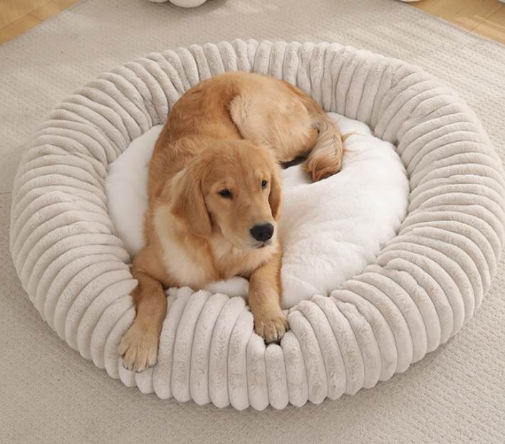 Imitation rabbit fur circular dog house