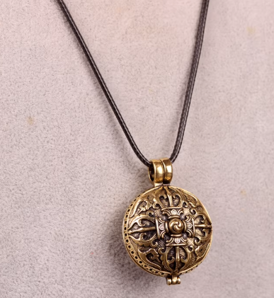 Handmade vintage necklace pendant image