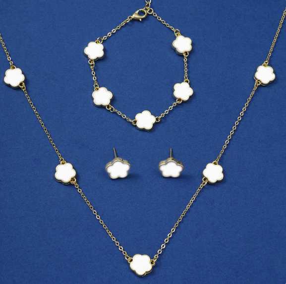 Five-leaf clover earrings and necklace three-piece set