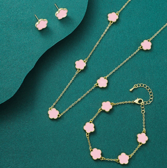 Five-leaf clover earrings and necklace three-piece set