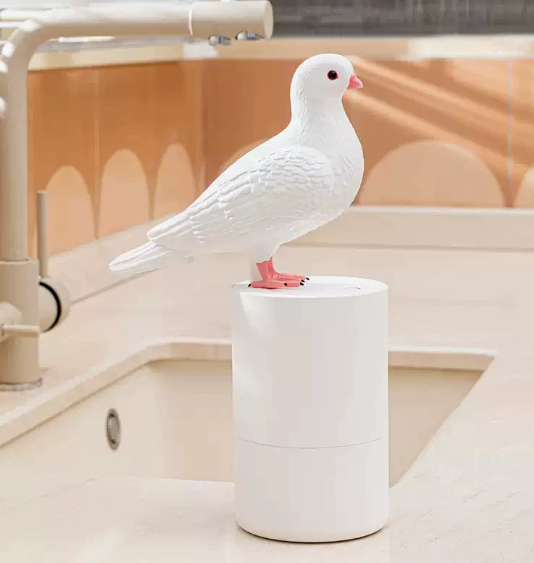 Auto sensing foam mobile phone washer