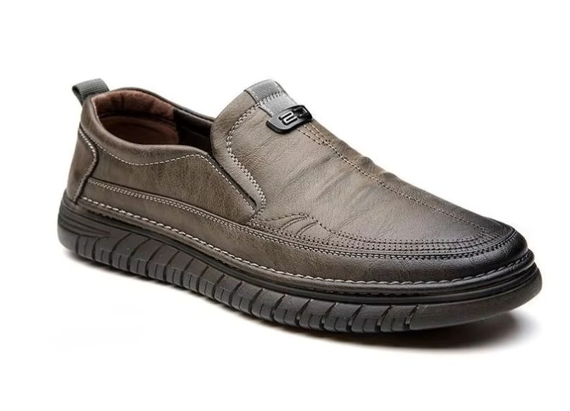 New men's leather shoes, round toe, soft sole, casual loafers image