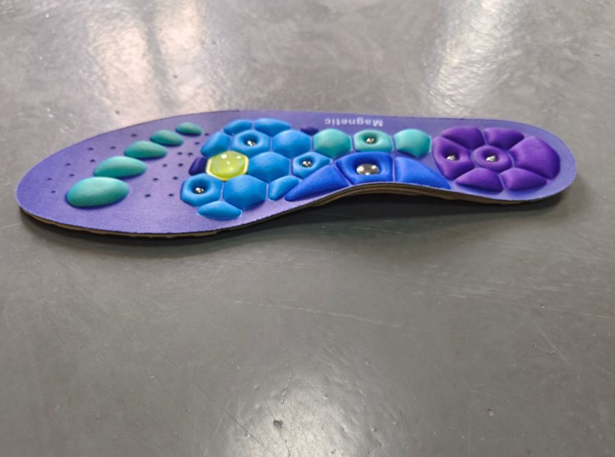 Transparent magnetic insoles