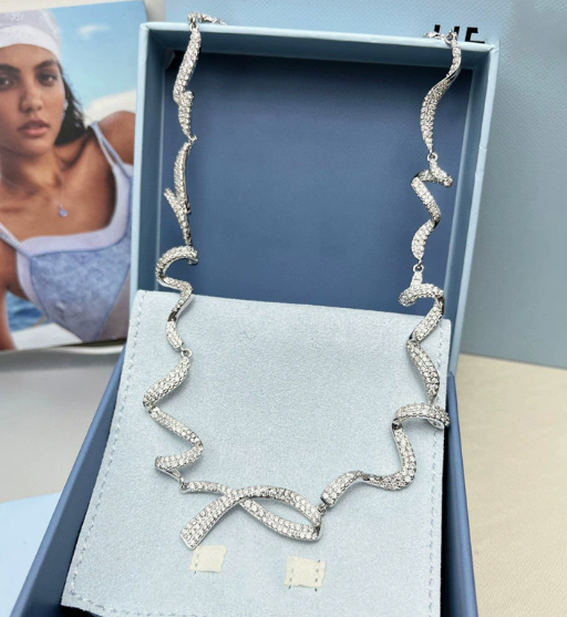 Full diamond bow collarbone chain