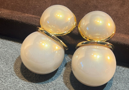 High-end pearl earrings