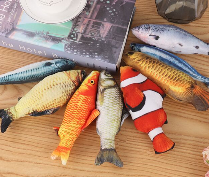 Simulated pet fish toy cat grinding teeth and biting plush fish