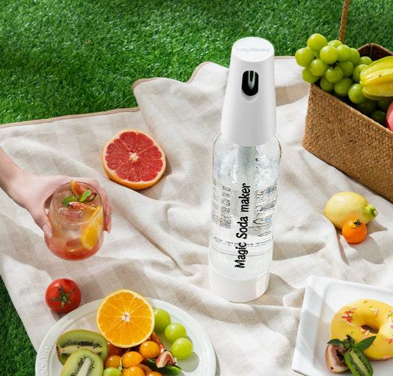 Portable carbonated water machine, soda water household homemade beverage machine