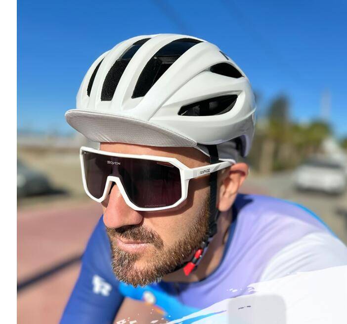 Color changing cycling goggles image