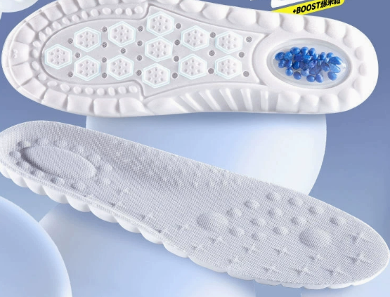 Super soft and thick sports insole with a poop like feel image