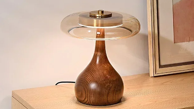 Medieval solid wood bedside table lamp for bedroom. Japanese-style vintage study glass table lamp.