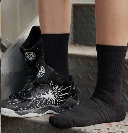 Men's Spring/Summer Mid-calf High-top Terry Sole Thickened Non-slip Wear-resistant Sports Socks White Socks