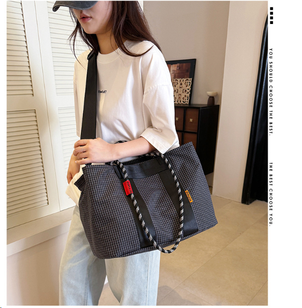 Simple travel bag, casual nylon checkered handbag